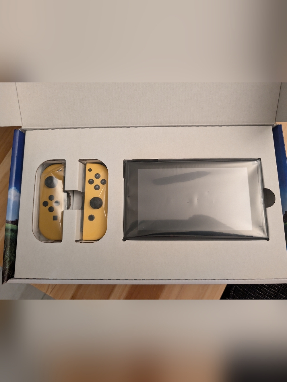 Nintendo Switch Let's Go Pikachu Edition Bundle - Picture 3 of 4